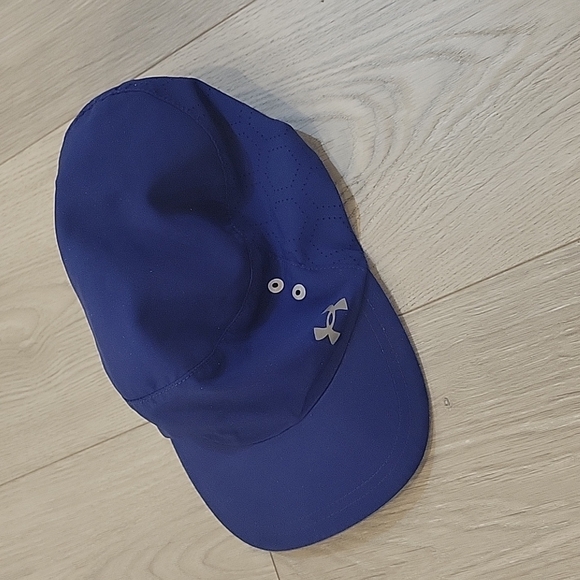 Under Armour ladies hat 🧢 - Picture 1 of 3